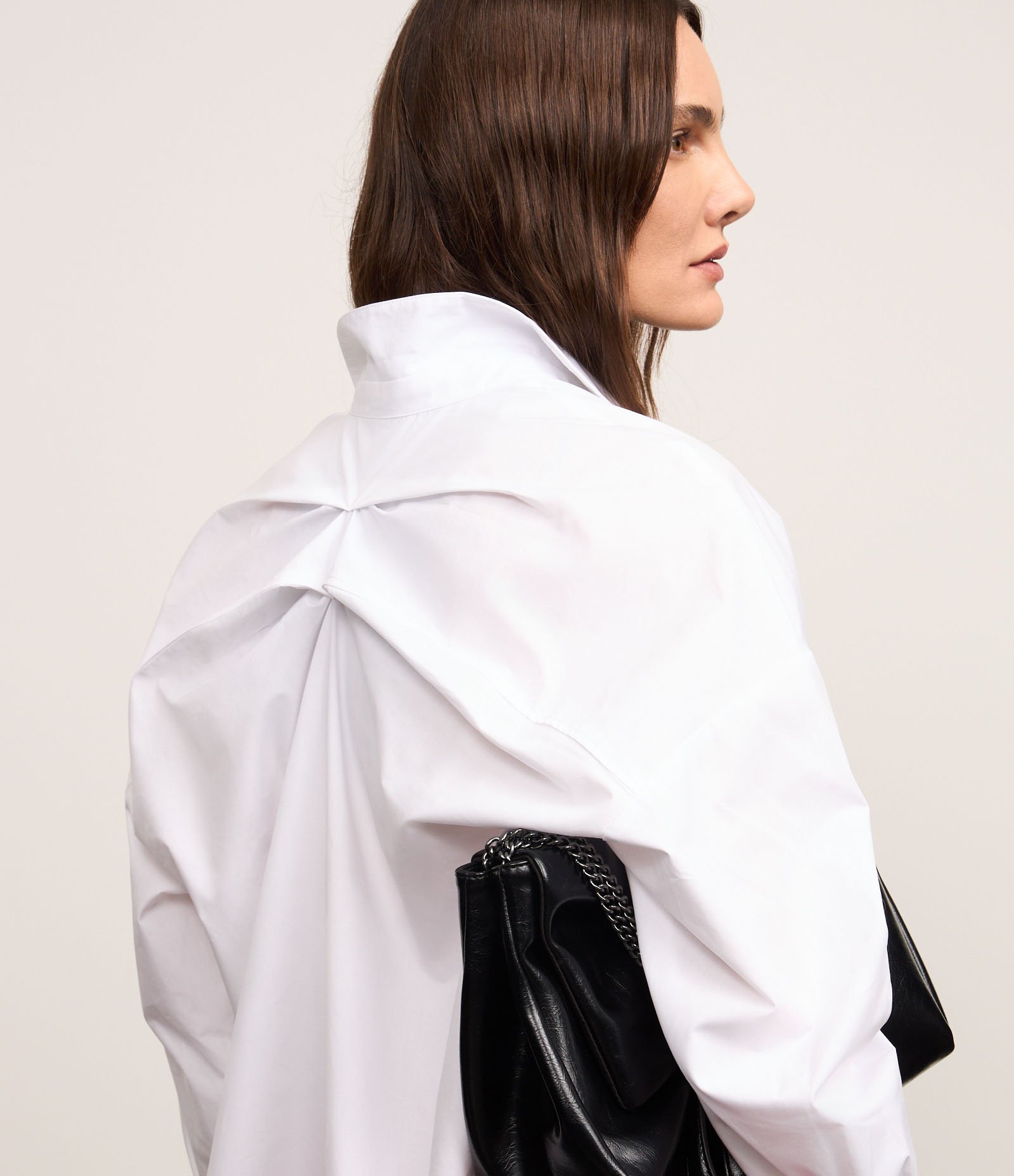 Camisa em Tricoline com Detalhe Franzido nas Costas Branco 4