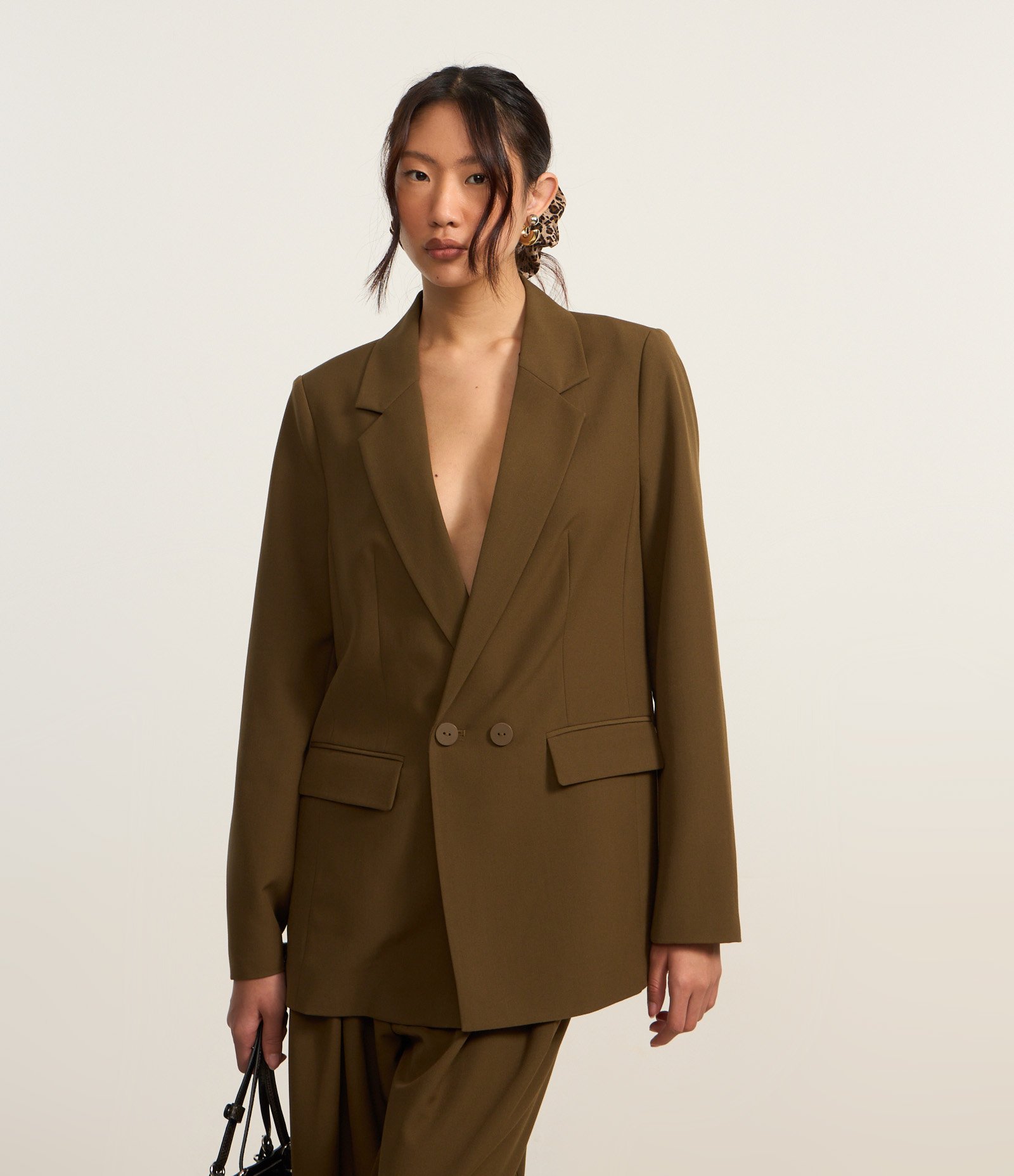 Blazer Oversized em Alfaiataria com Dois Botões Verde 1