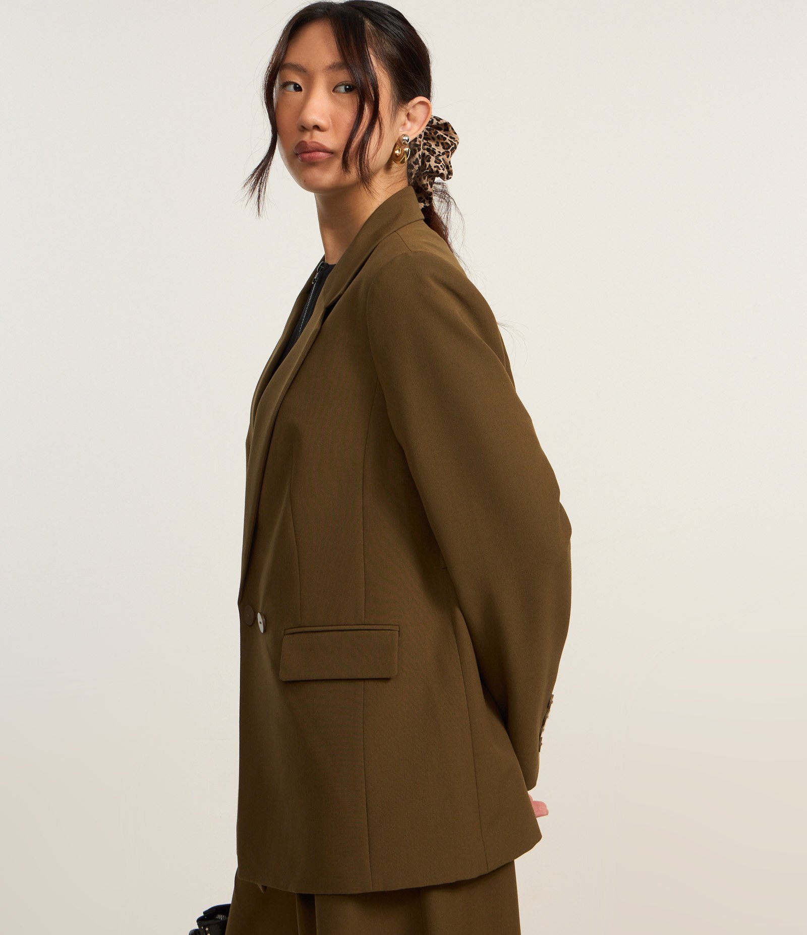 Blazer Oversized em Alfaiataria com Dois Botões Verde 5