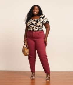 Calça Mom em Sarja Curve & Plus Size