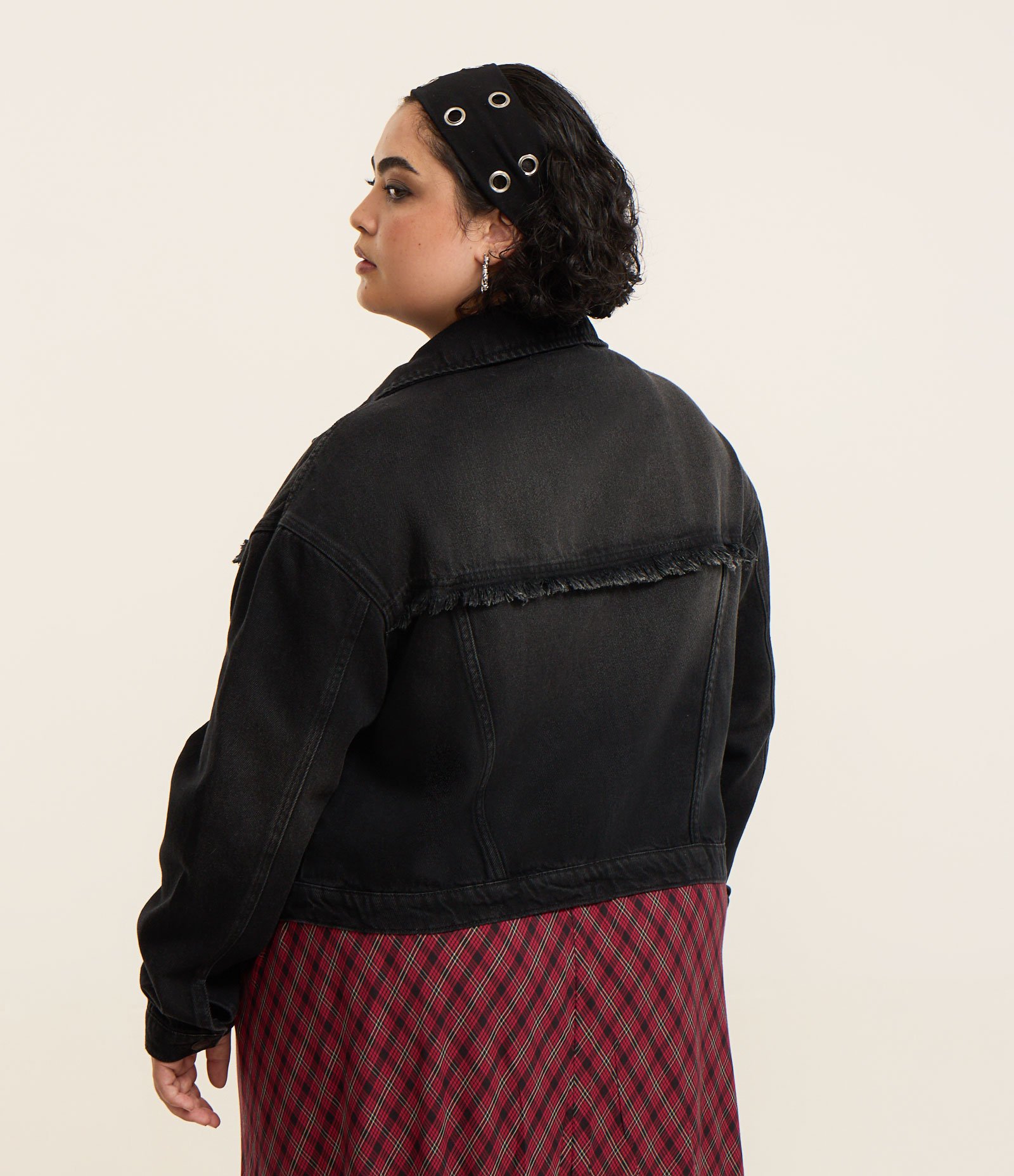 Jaqueta Oversized em Jeans com Ilhós Curve & Plus Size Preto 4