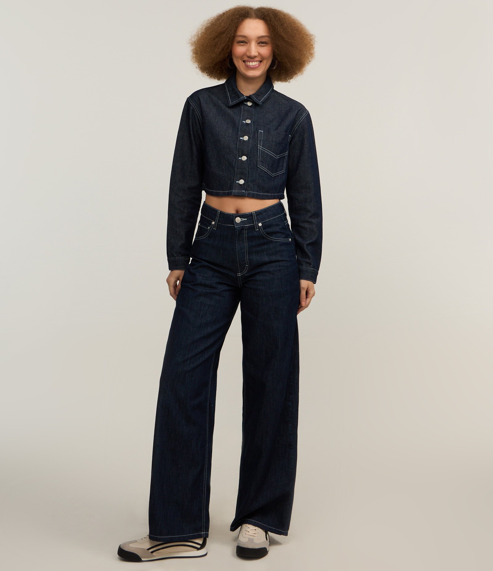 Camisa Cropped em Jeans com Pespontos Contrastantes Azul 2
