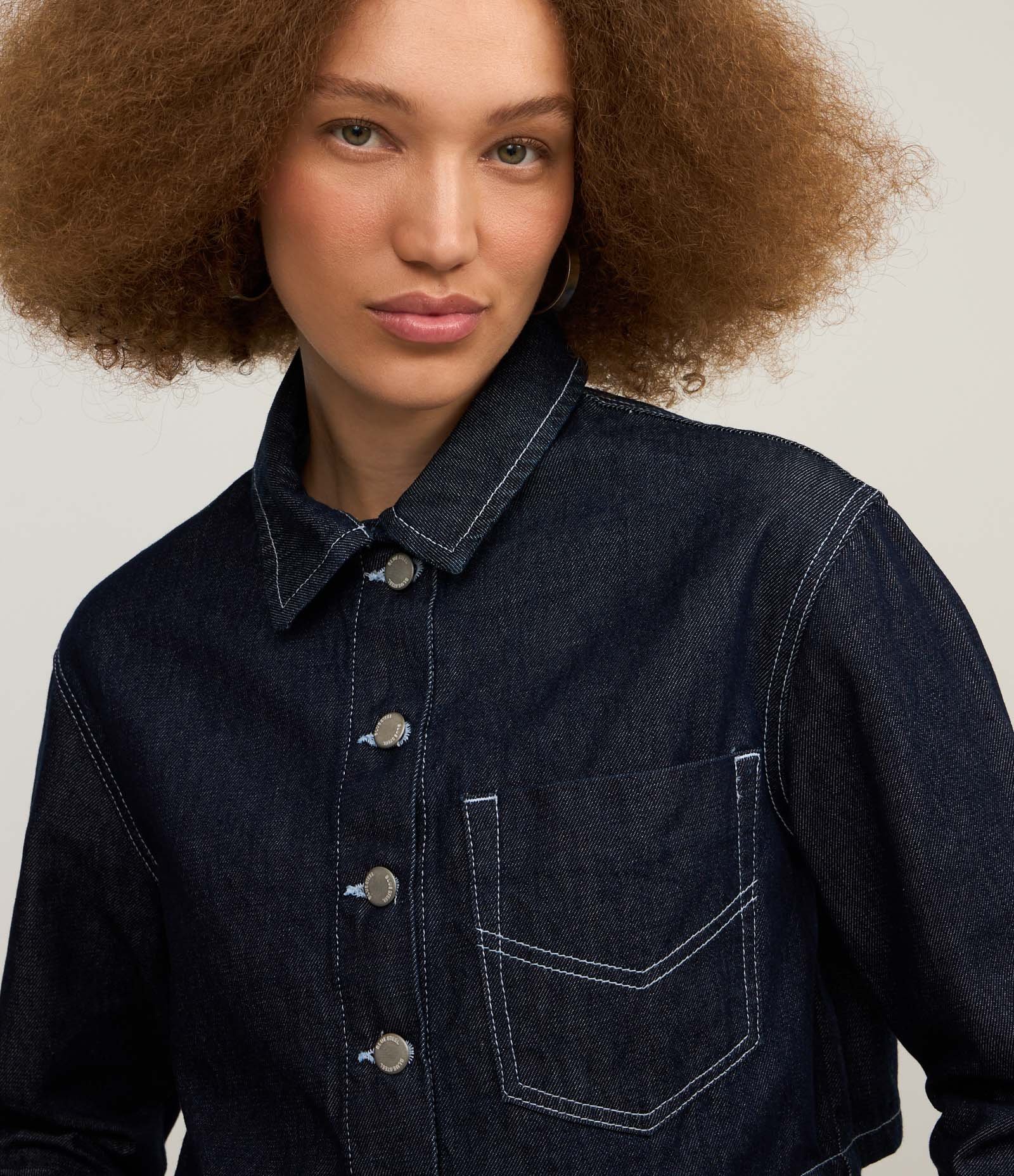 Camisa Cropped em Jeans com Pespontos Contrastantes Azul 4