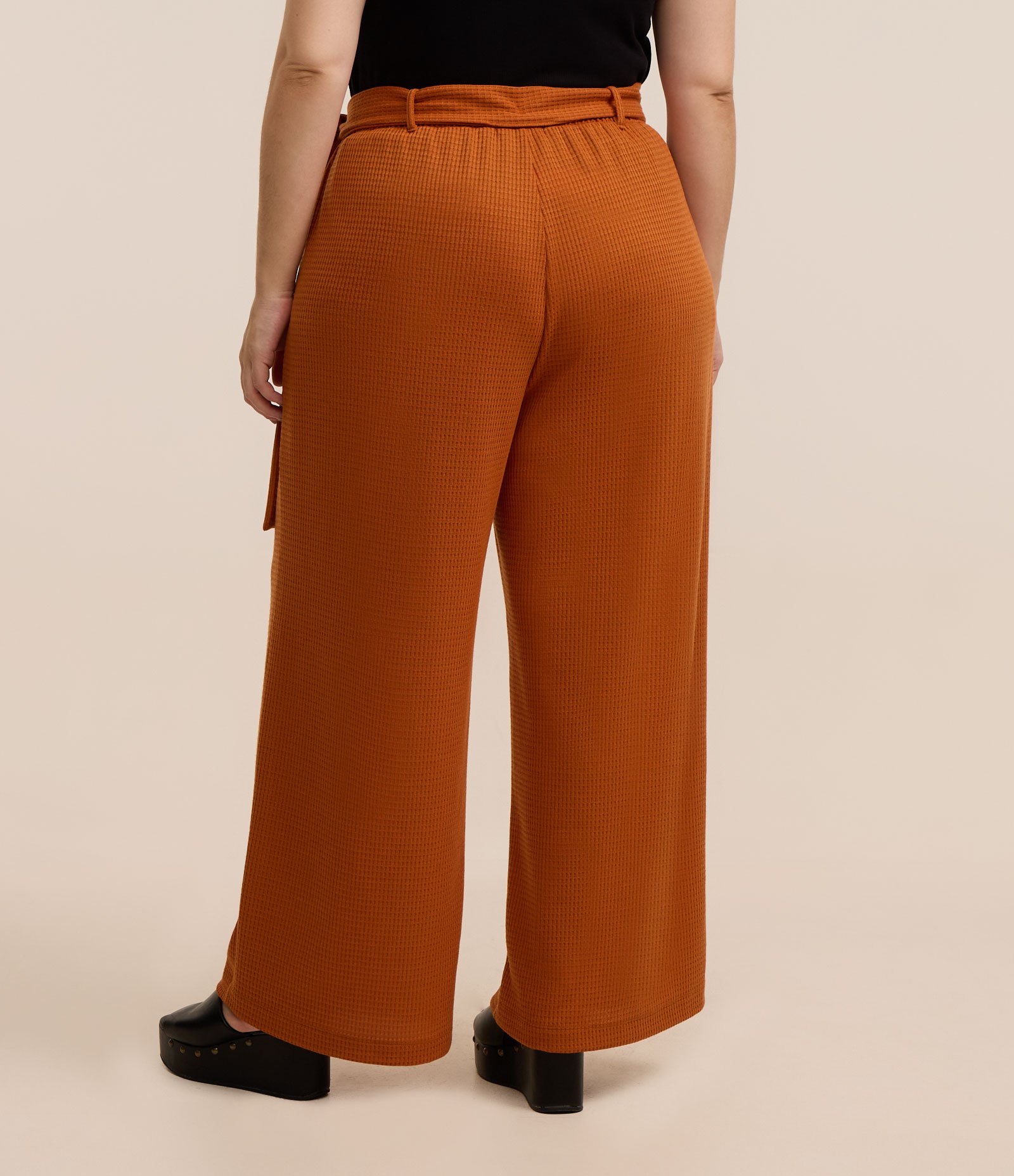 Calça Pantalona Canelada com Amarração Curve & Plus Size Laranja 3