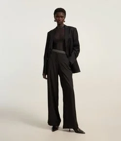 Calça Pantalona em Crepe com Recorte V