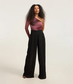 Calça Pantalona em Chiffon com Pregas Frontais