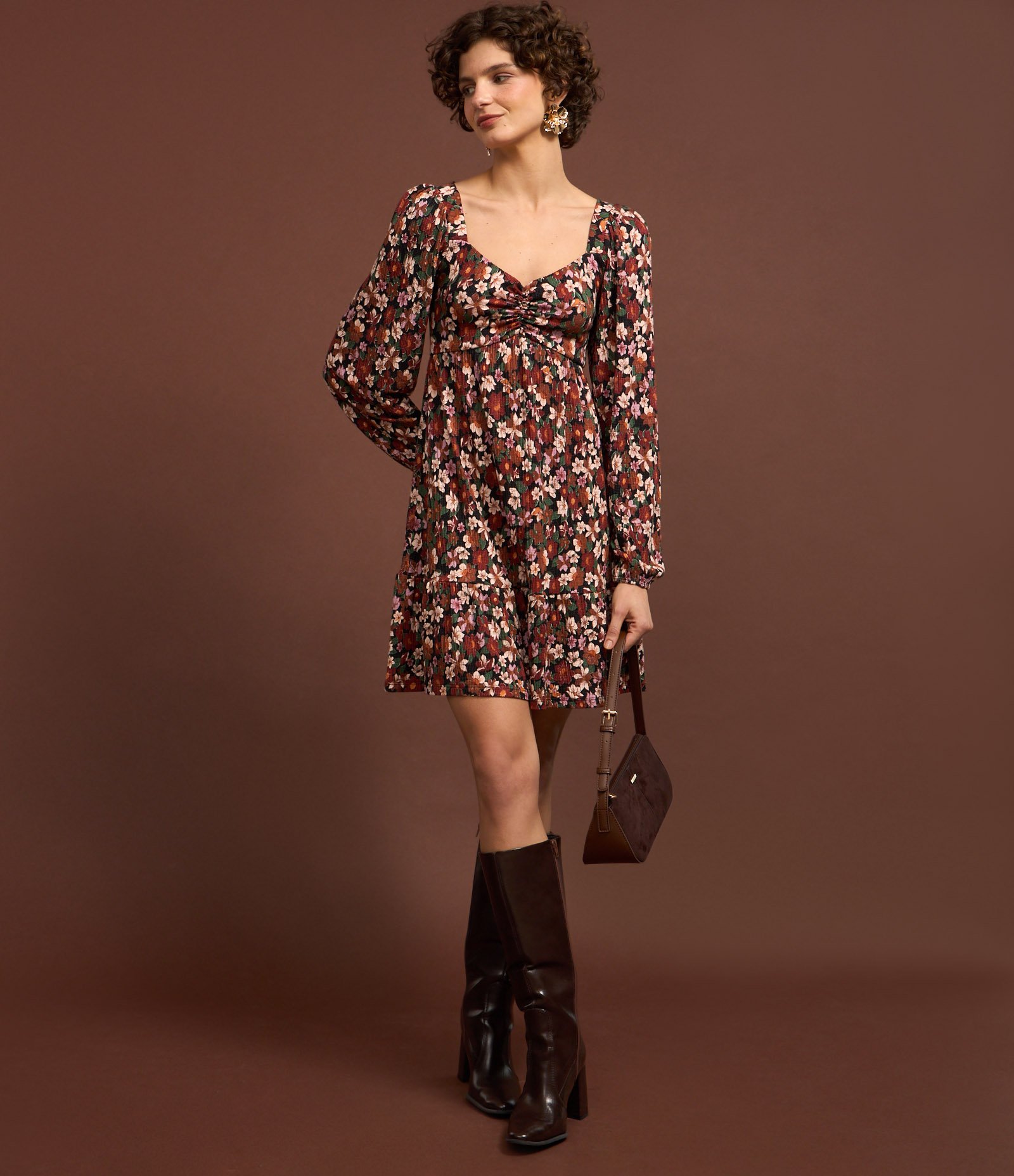 Vestido Curto Texturizado Floral com Franzido no Busto Multicores 4