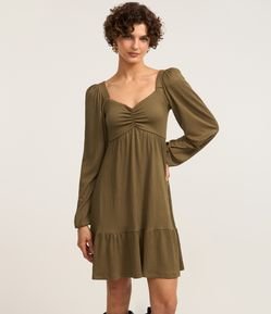 Vestido Curto Texturizado com Decote Coração