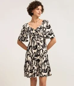 Vestido Curto Texturizado com Decote Coração e Estampa de Pássaros