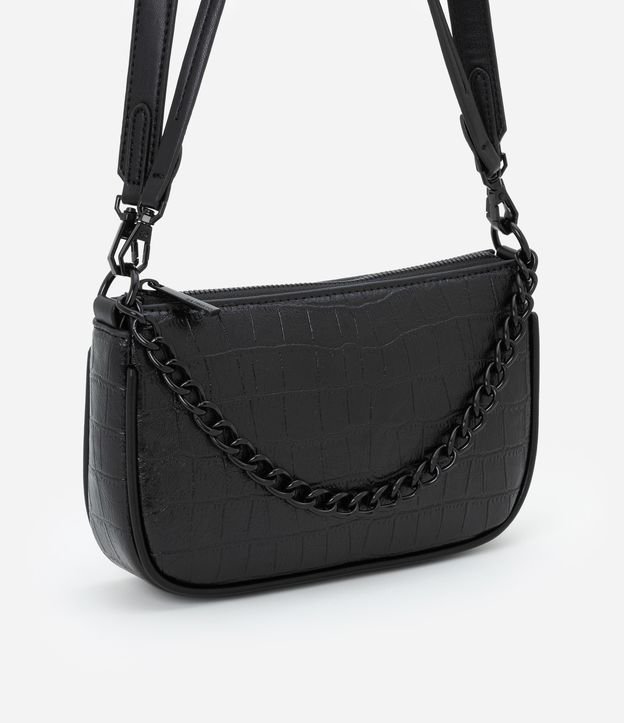 Bolsa Baguete Pequena com Textura Croco e Detalhe de Corrente com Alça Removível