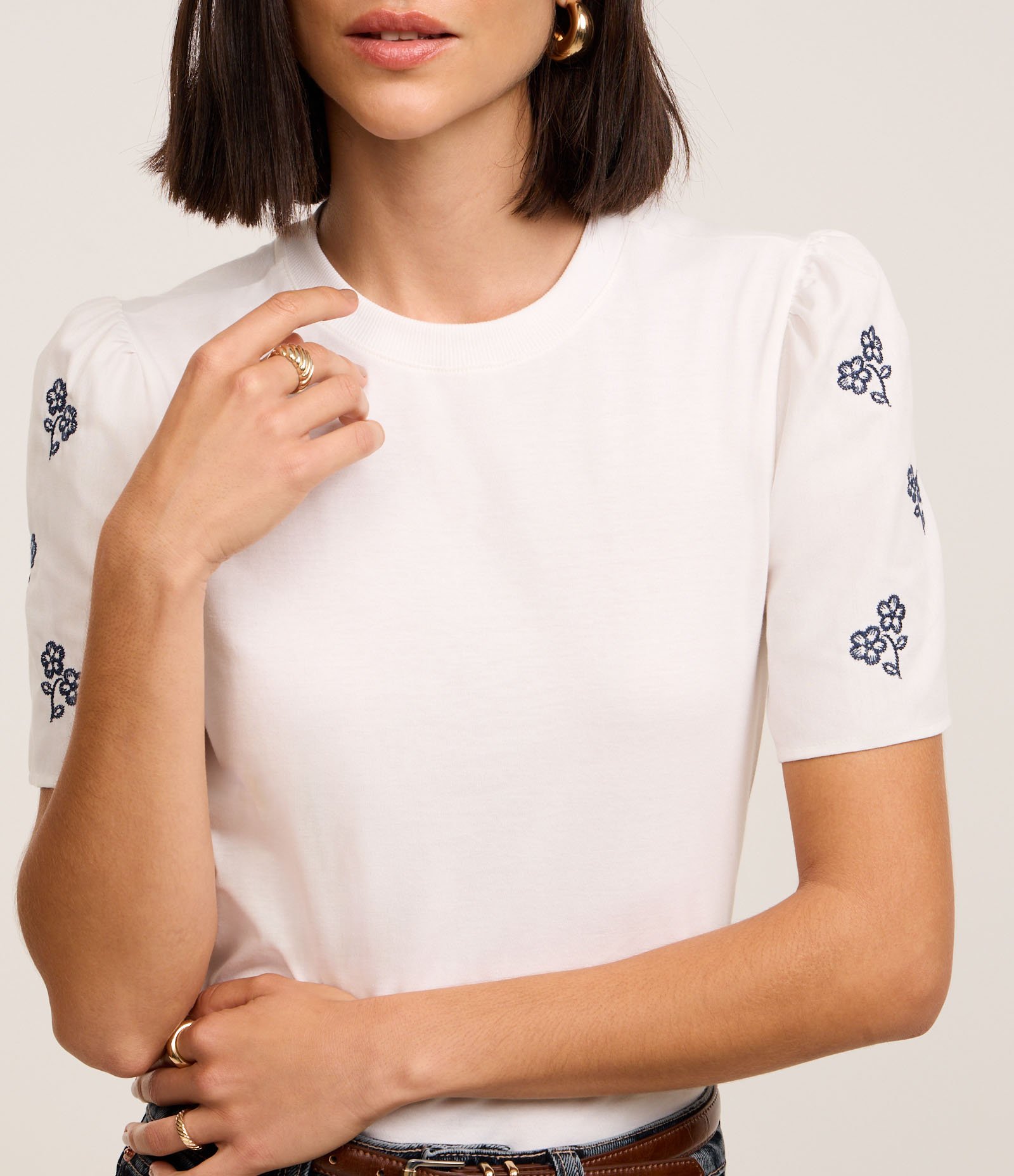 Blusa em Algodão com Bordado Floral na Manga Bufante Branco 4