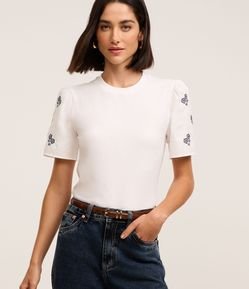 Blusa em Algodão com Bordado Floral na Manga Bufante