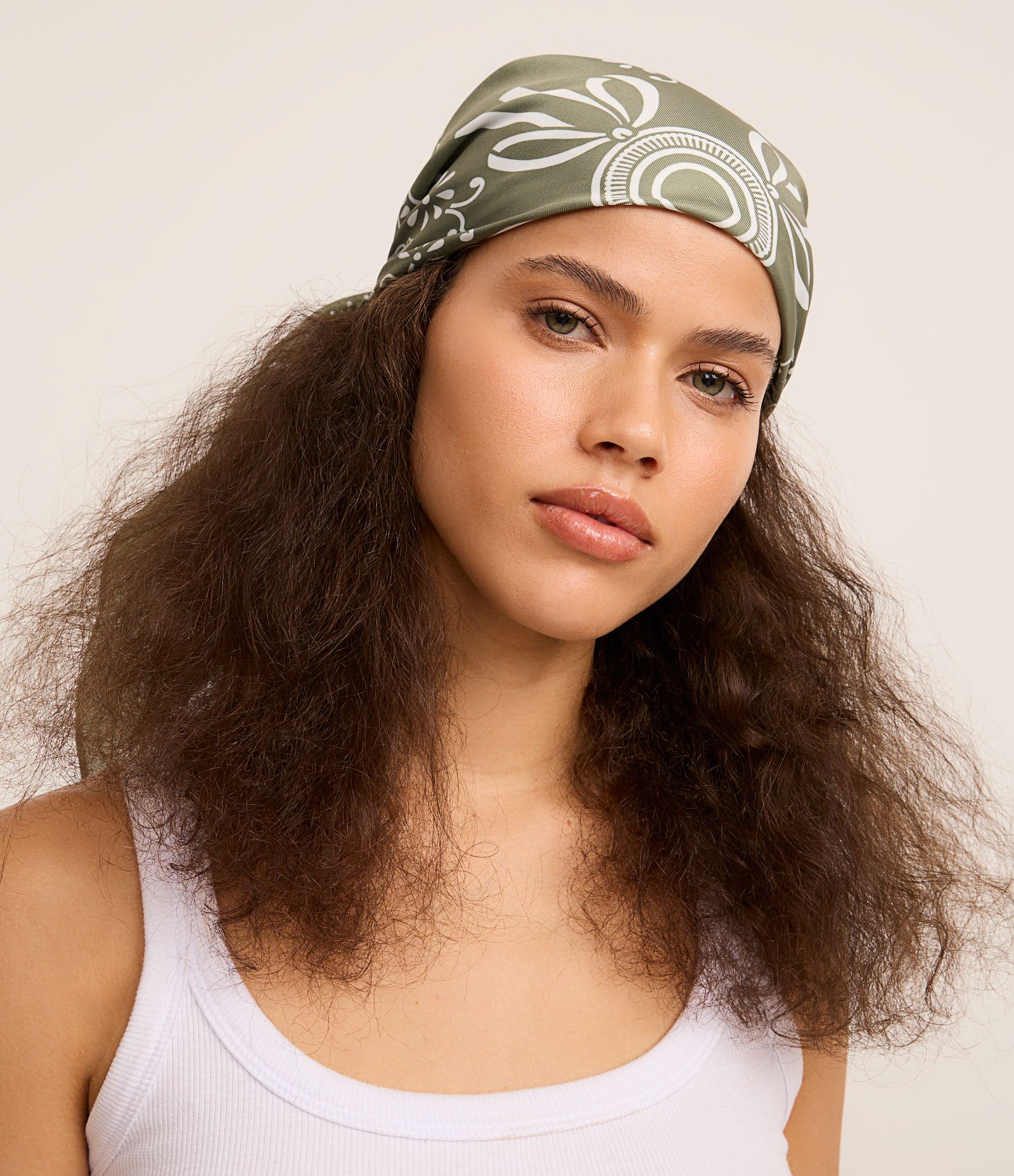 Lenço Quadrado em Cetim com Estampa Paisley Verde 5