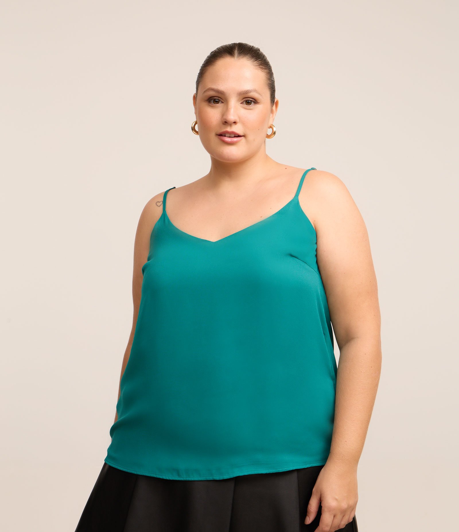 Blusa em Crepe com Alça Fina Curve & Plus Size Verde 1
