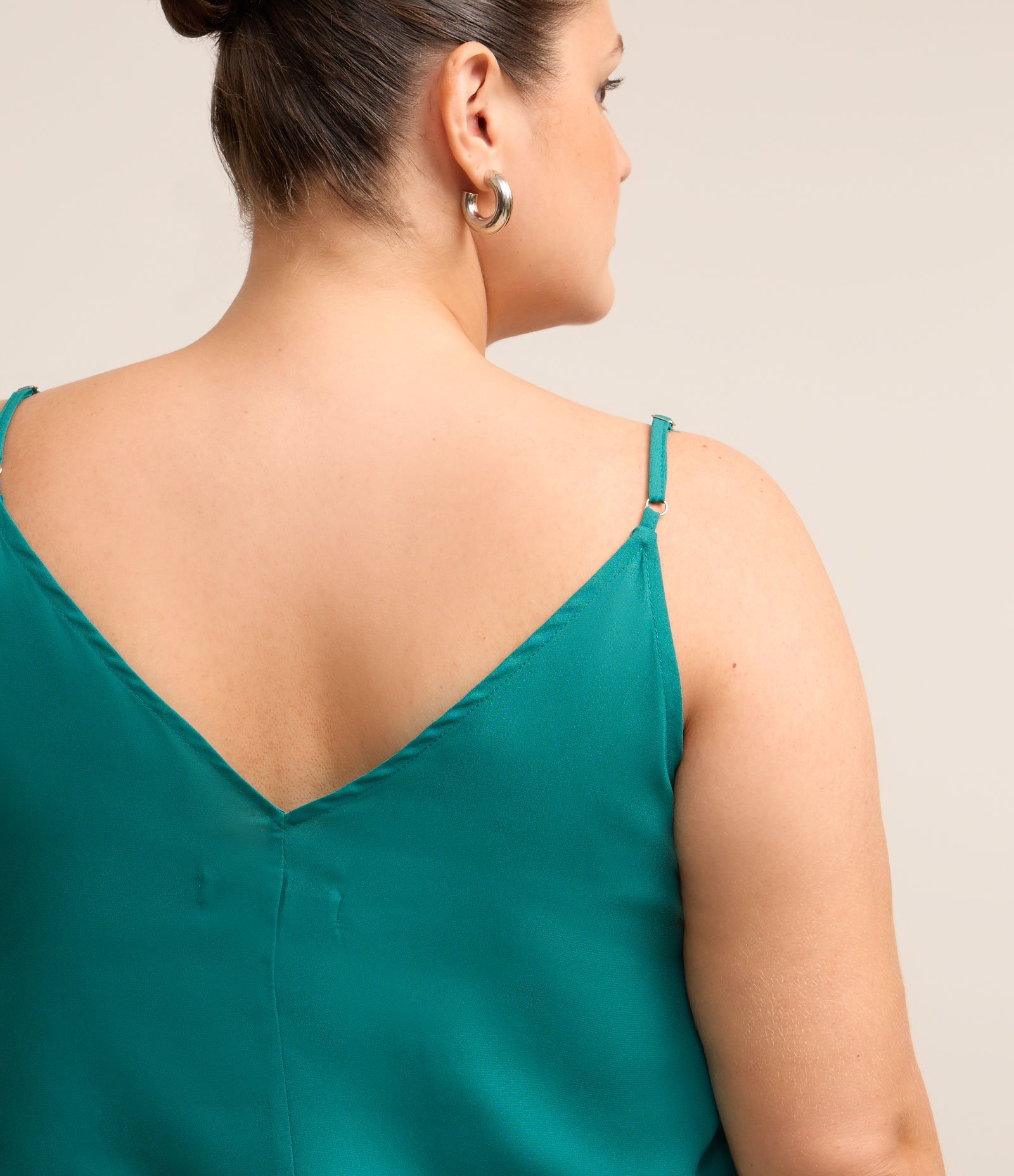 Blusa em Crepe com Alça Fina Curve & Plus Size Verde 2