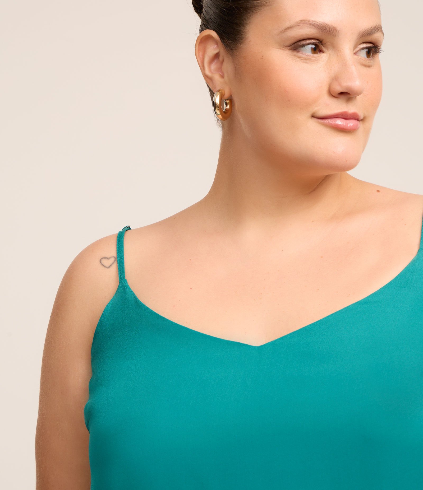 Blusa em Crepe com Alça Fina Curve & Plus Size Verde 3