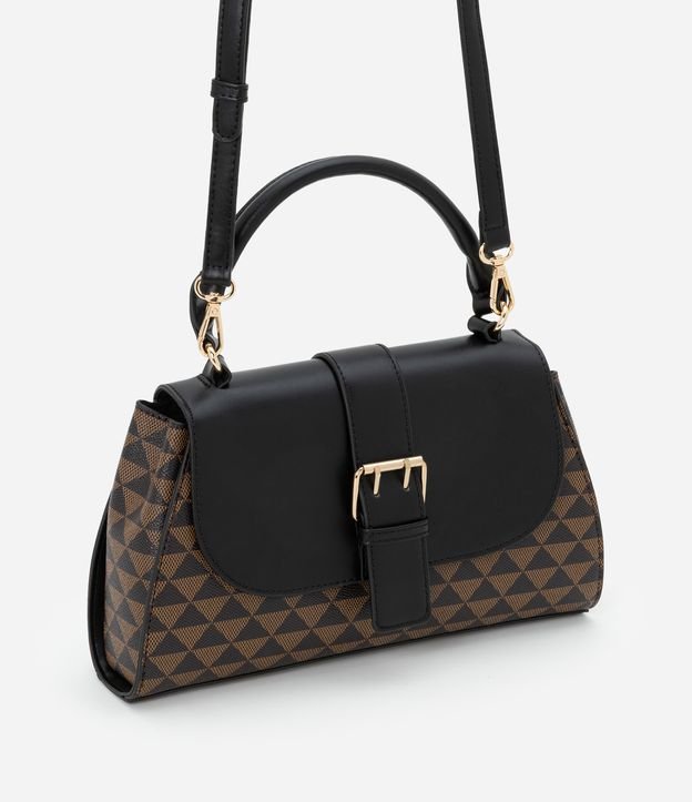 Bolsa Bucket Média com Tampa e Tira com Fivela Estampa Triangular