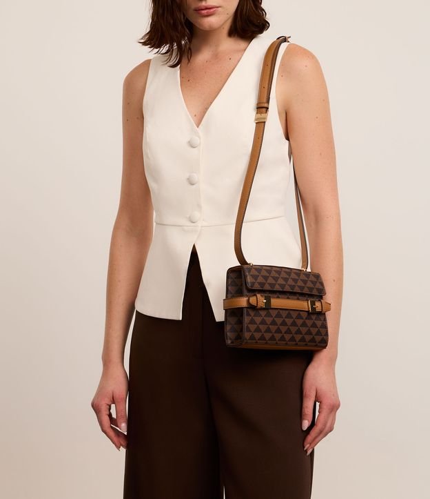 Bolsa Transversal Pequena com Tampa e Cinto com Fivela Dupla