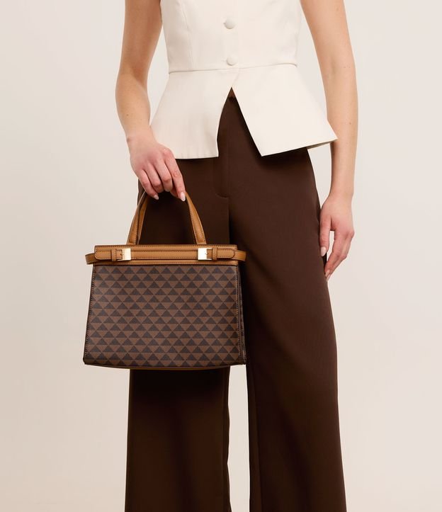 Bolsa Satchel Média com Estampa de Triangulo Detalhe de Cinto