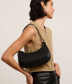 Bolsa Baguete Pequena com Textura Embossed e Estampa Triangular