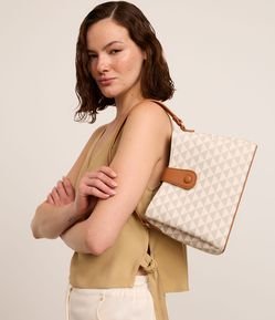 Bolsa Transversal Média com Divisórias e Fechamento Lapela com Botão