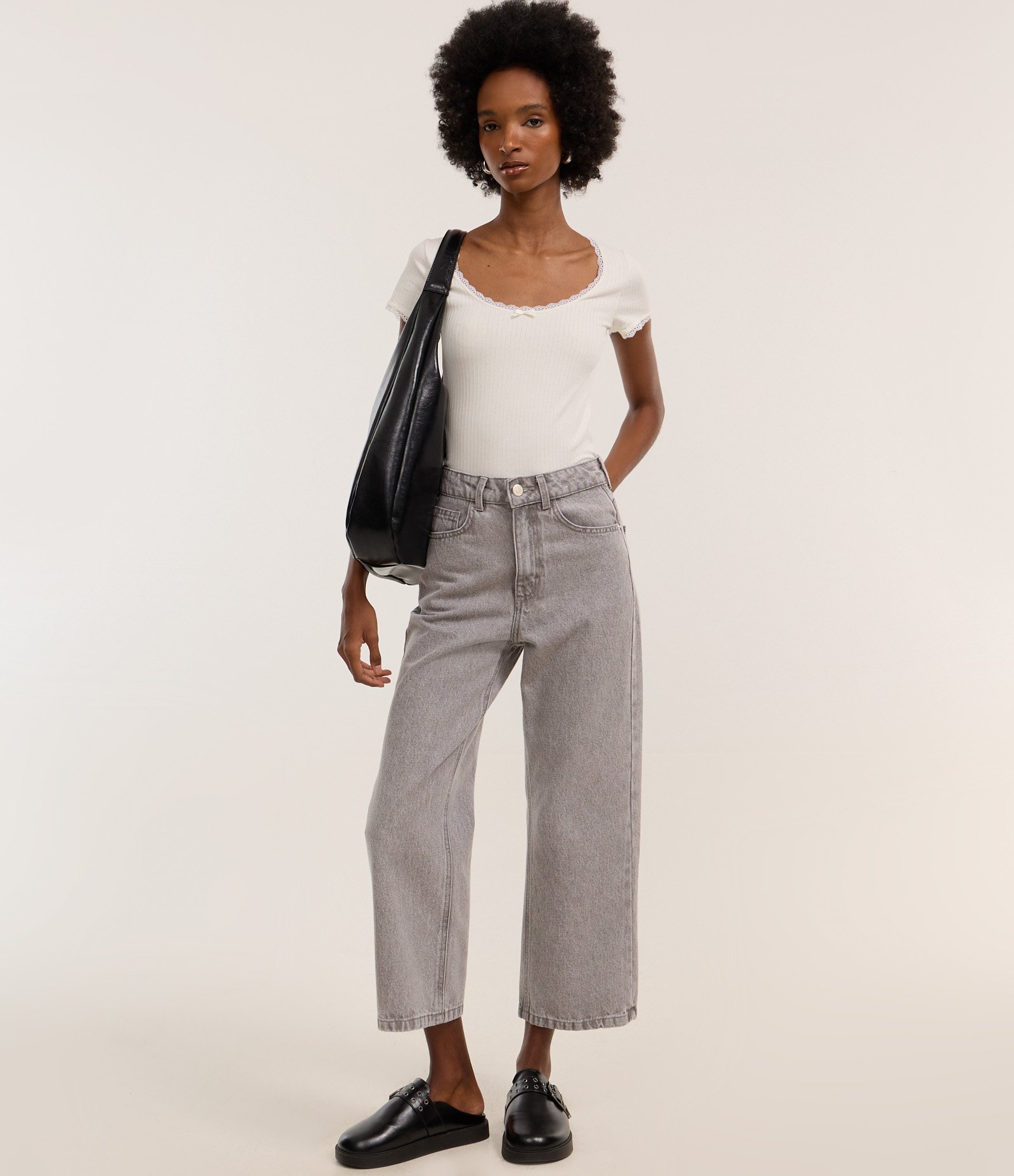 Blusa em Algodão com Rendinha e Laço no Decote Branco 2