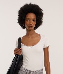 Blusa em Algodão com Rendinha e Laço no Decote