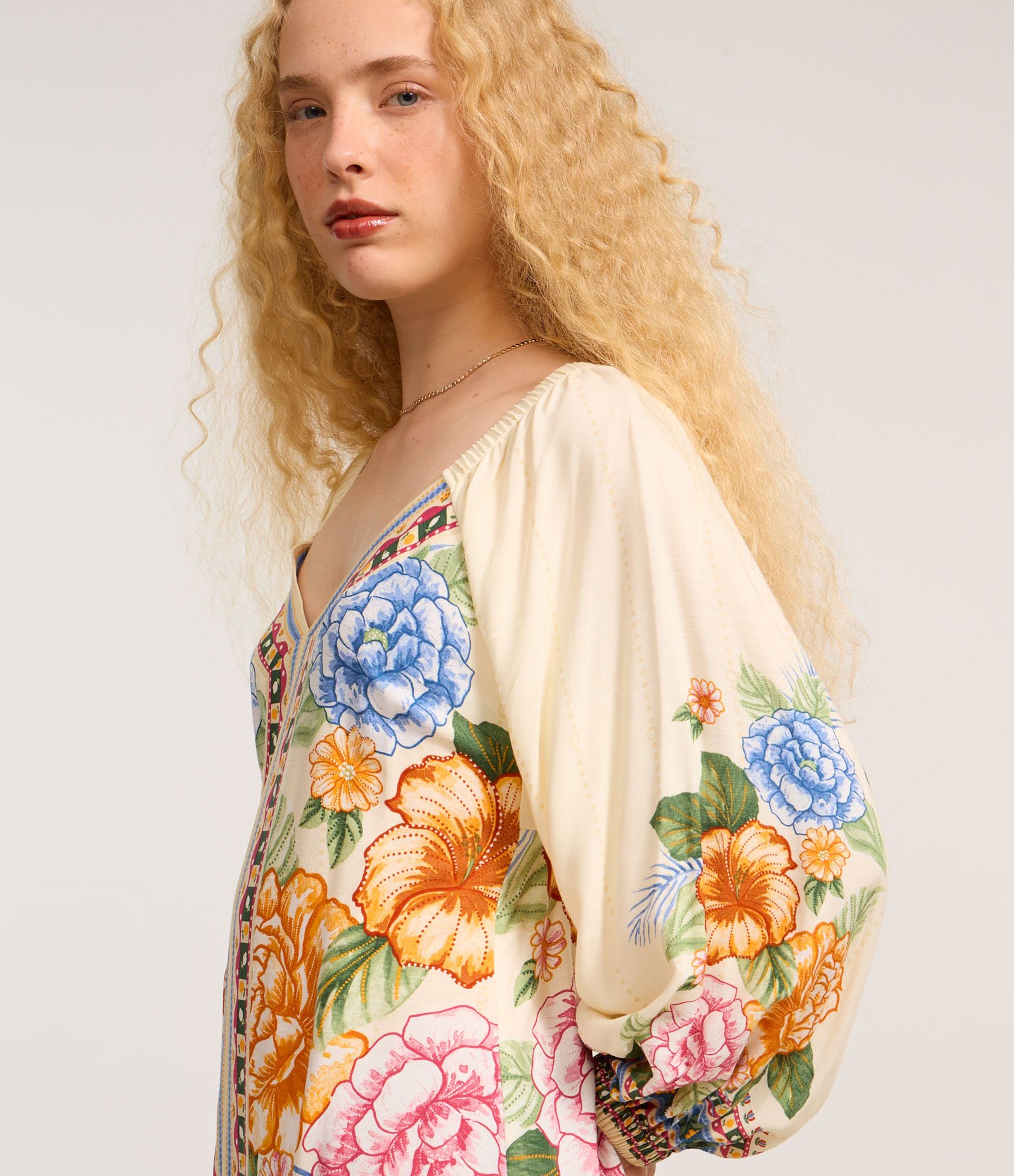 Vestido Godê Curto em Chalis com Estampa Floral Bege 3