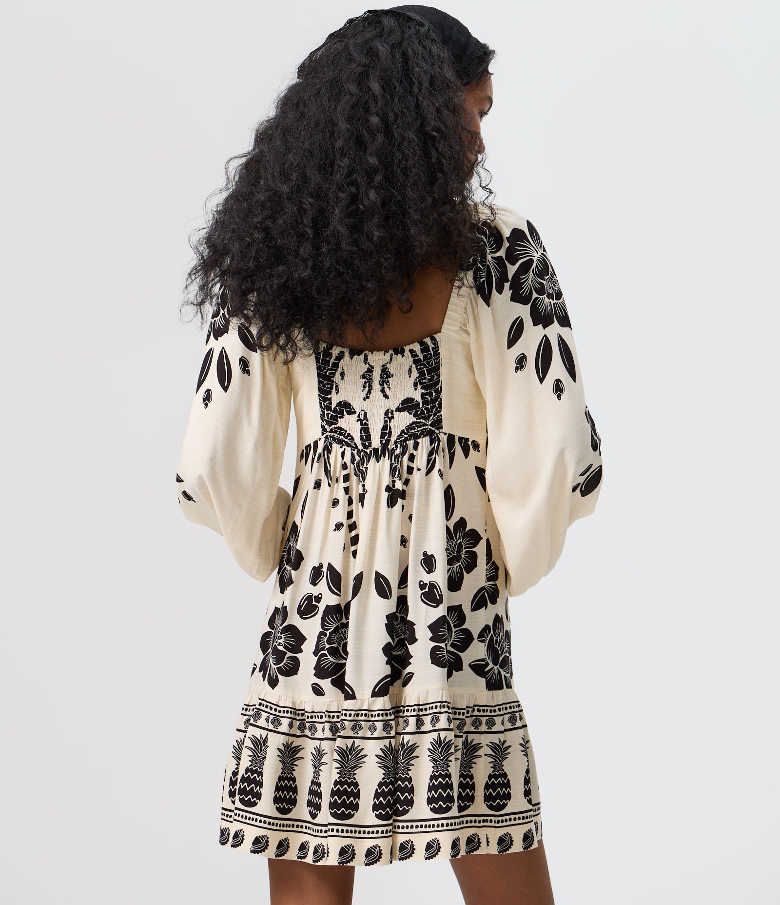Vestido Godê Curto em Chalis com Estampa Tropical Bege 4
