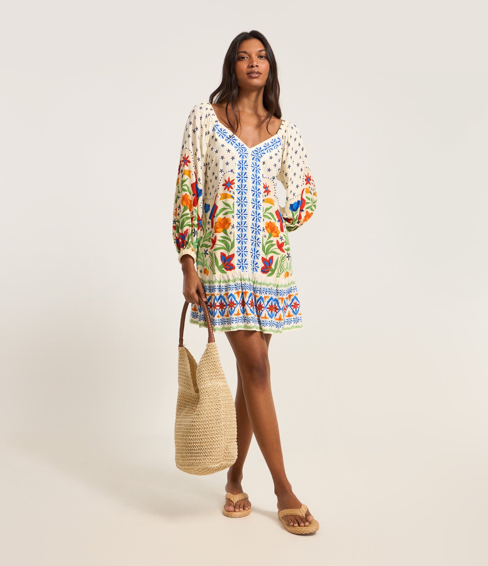 Vestido Curto em Chalis com Decote Coração e Estampa Floral Bege 1