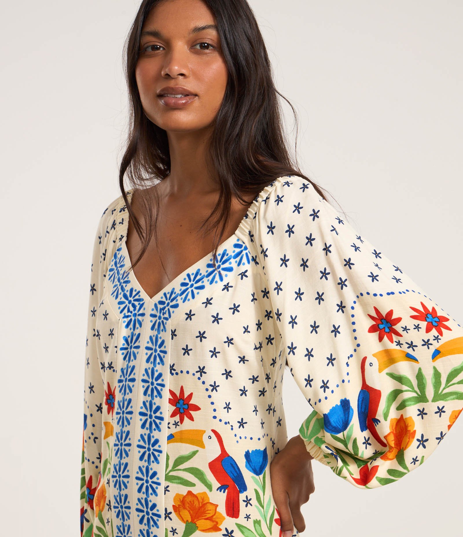 Vestido Curto em Chalis com Decote Coração e Estampa Floral Bege 3