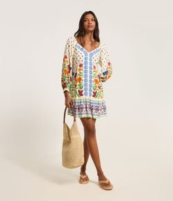 Vestido Curto em Chalis com Decote Coração e Estampa Floral