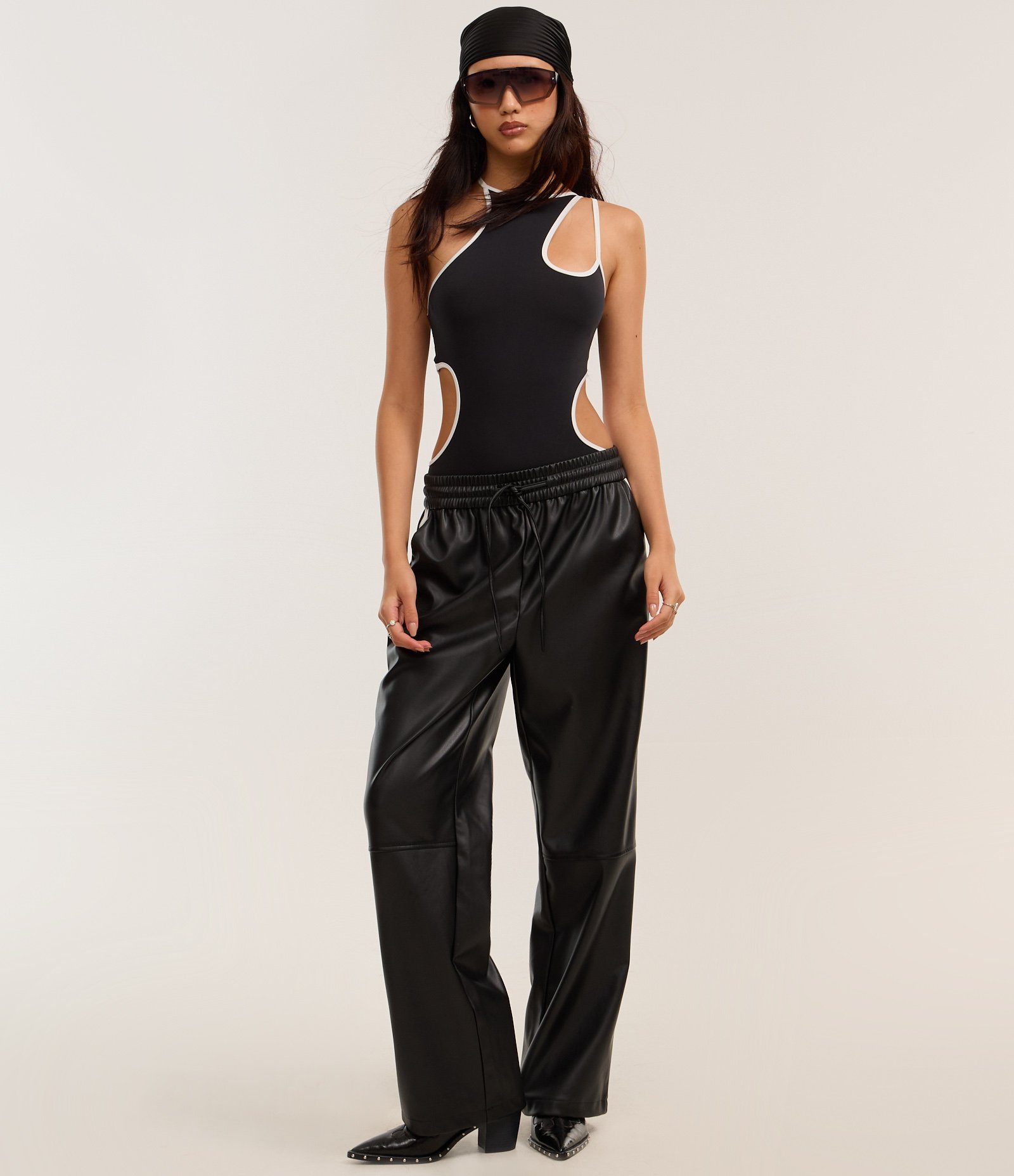 Body com Cut Out e Detalhes Contrastantes Preto 1