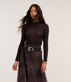 Blusa em Malha de Viscose com Gola Assimétrica Rente ao Pescoço