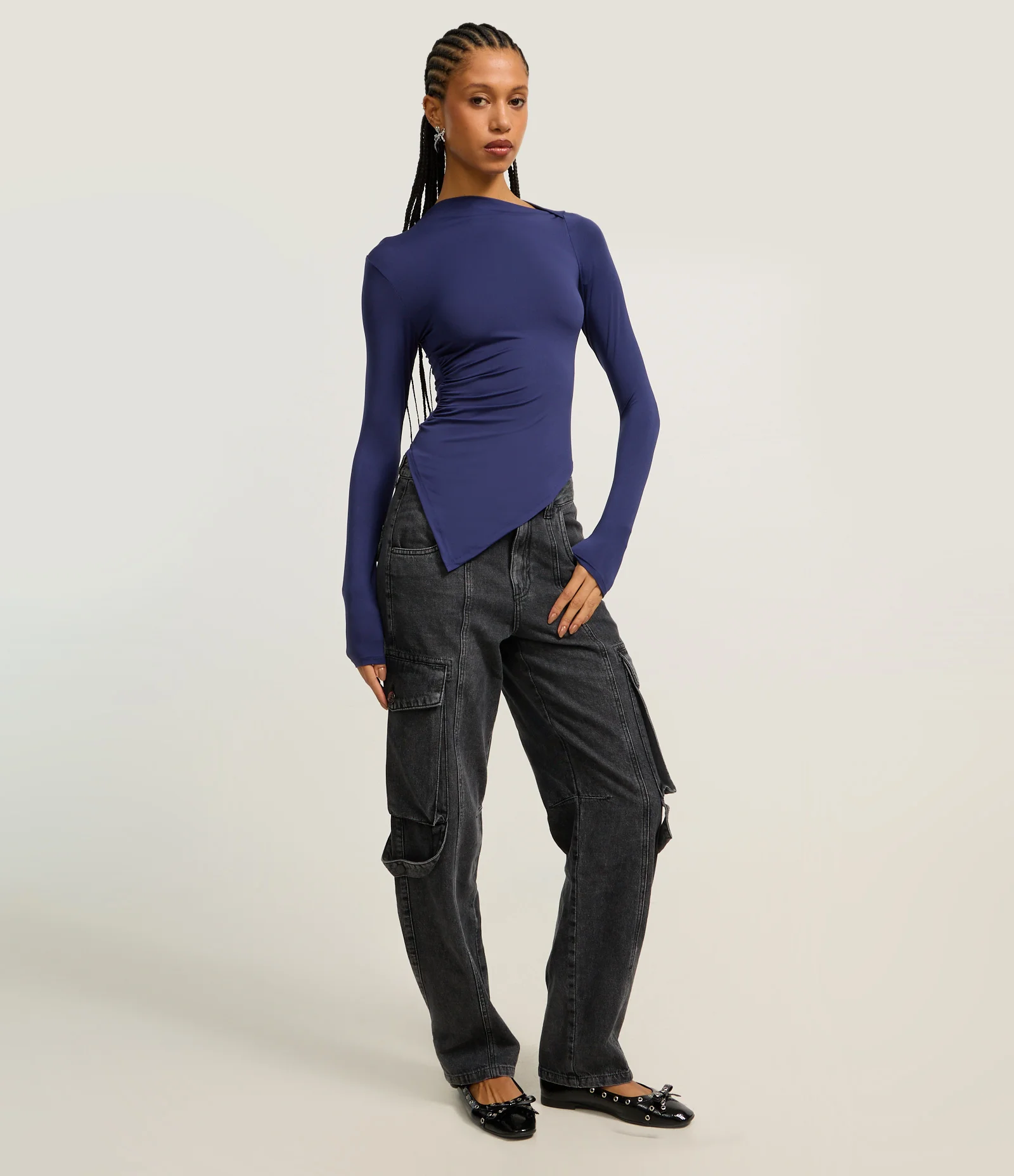 Blusa com Franzido Lateral e Barra Assimétrica Azul 2