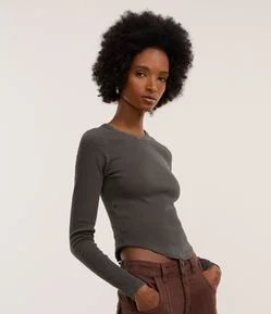 Blusa em Ribana com Barra Assimétrica