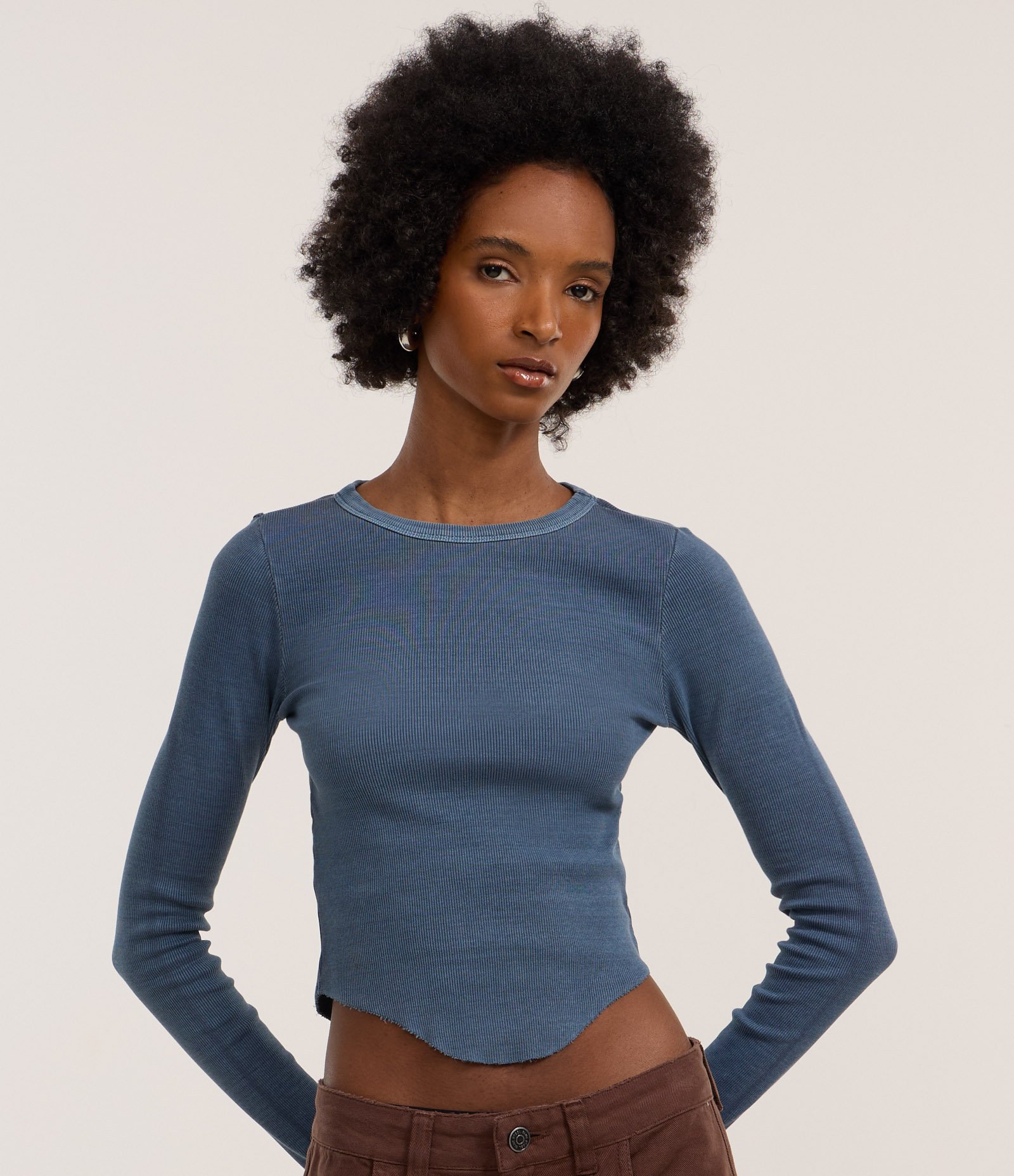 Blusa em Ribana com Barra Assimétrica Azul Estonado 1