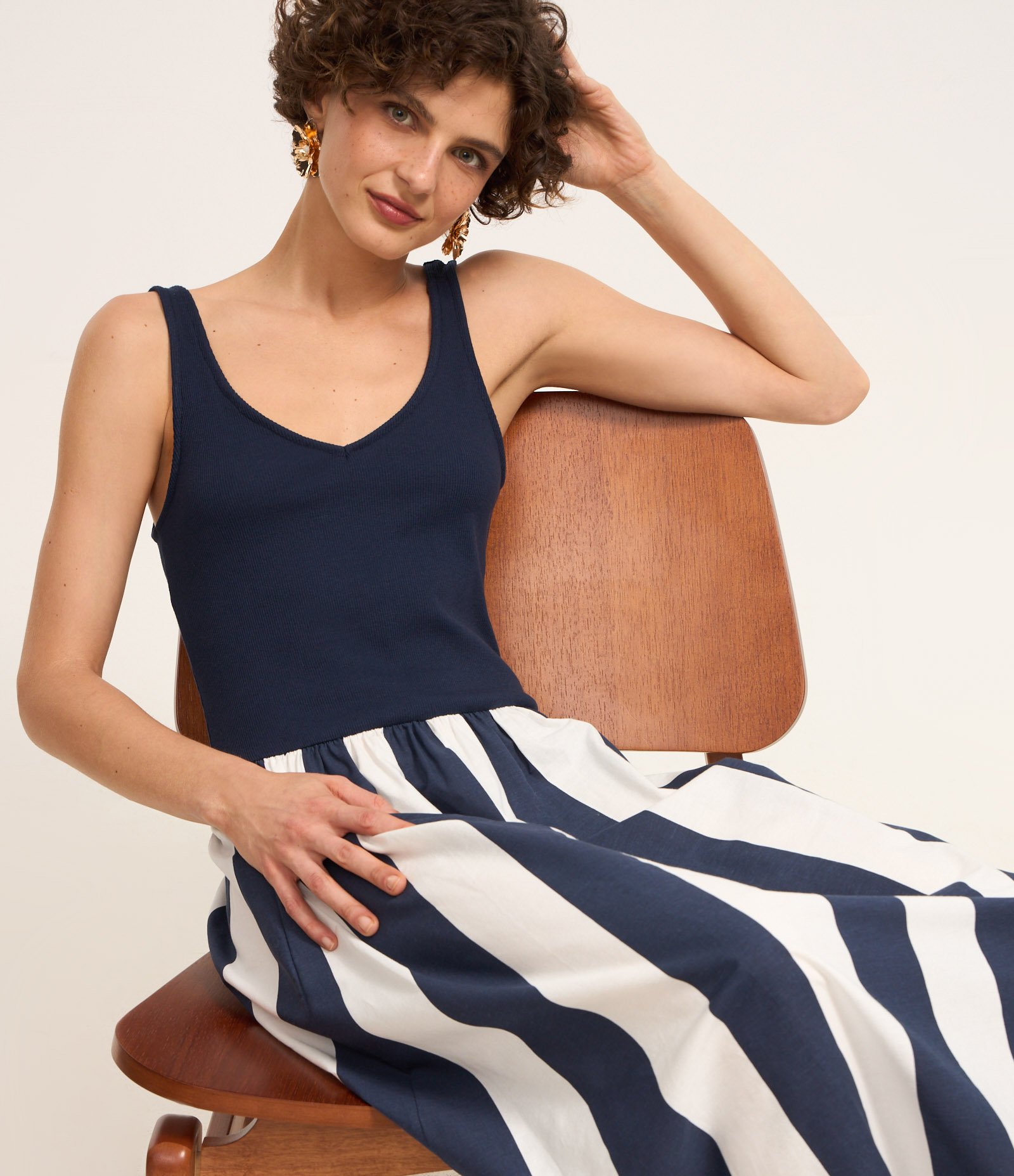 Vestido Godê em Tricoline com Listras na Saia Azul 4