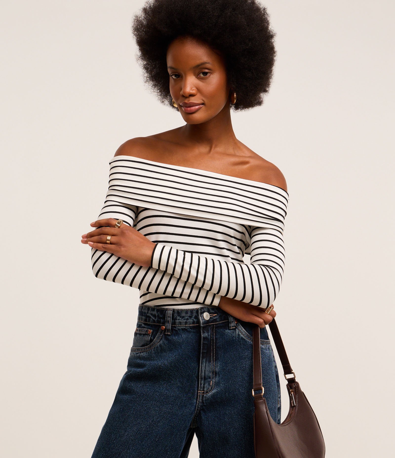 Blusa Ombro a Ombro Listrada com Pala Virada Branco/Preto 1