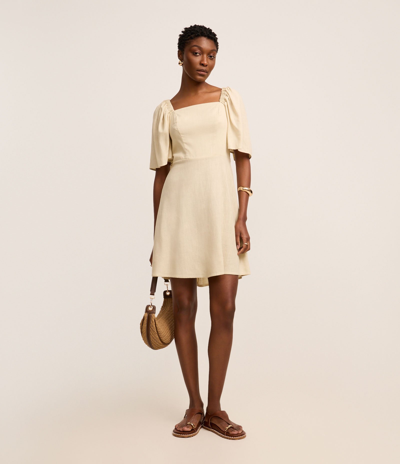 Vestido Evasê Curto em Viscolinho com Manga Godê Bege 1