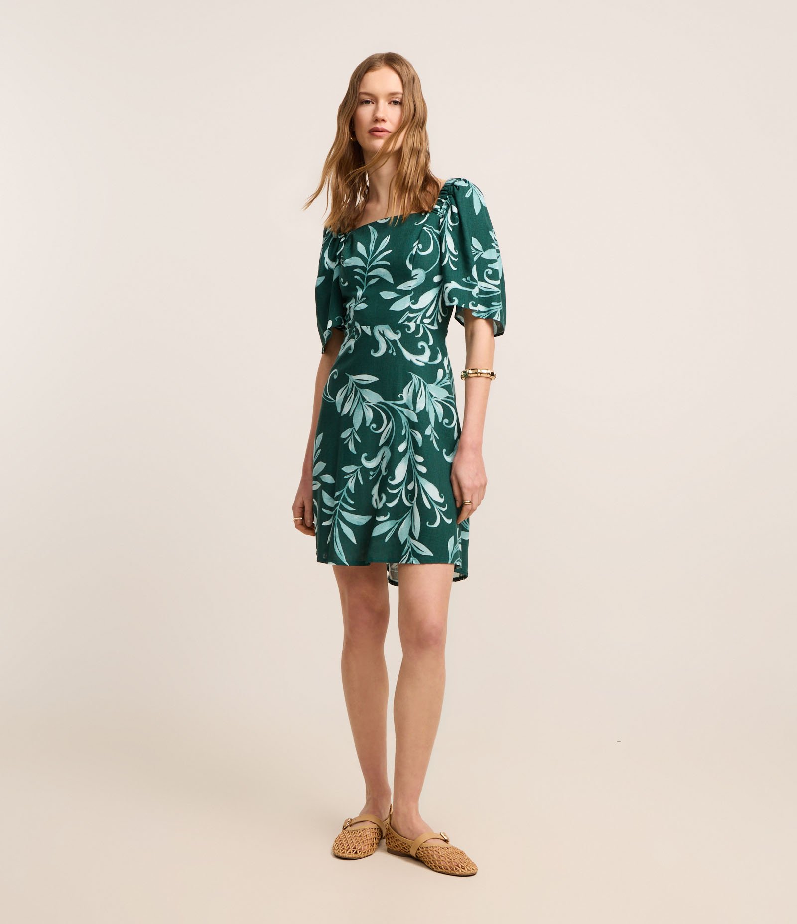 Vestido Evasê em Viscose com Manga Godê e Estampa Folhagem Verde 2