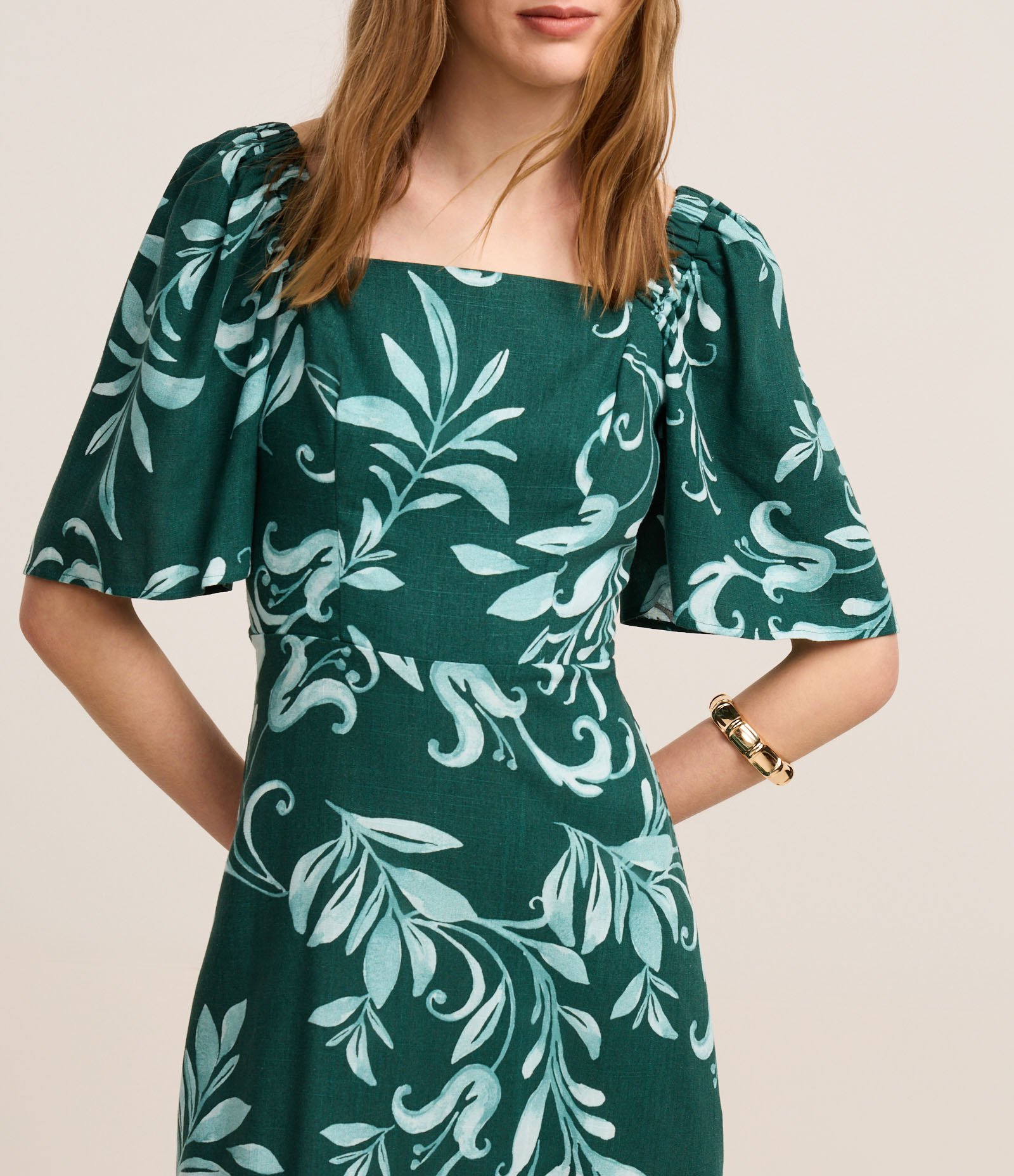 Vestido Evasê em Viscose com Manga Godê e Estampa Folhagem Verde 3