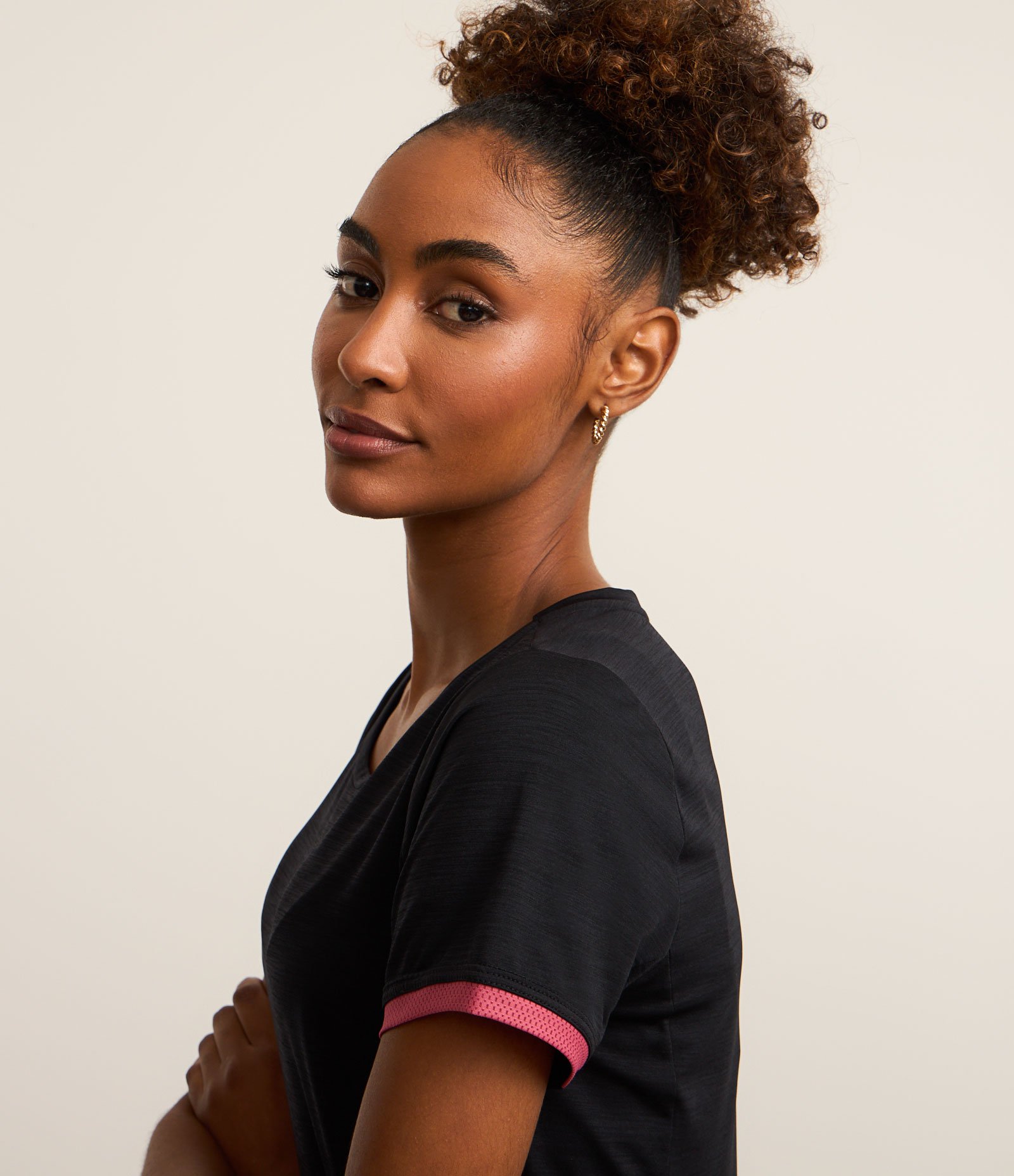 Camiseta Esportiva em Microfibra Efeito Mescla e Detalhe Contrastante Preto 2