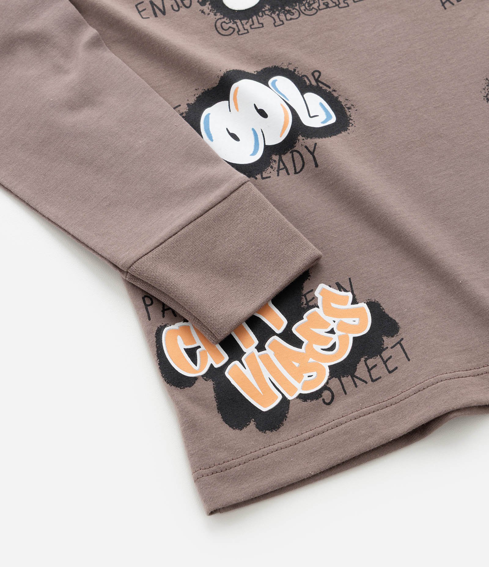 Pijama Infantil com Estampa Grafitada - Tam 5 a 14 Anos Marrom/Preto 10