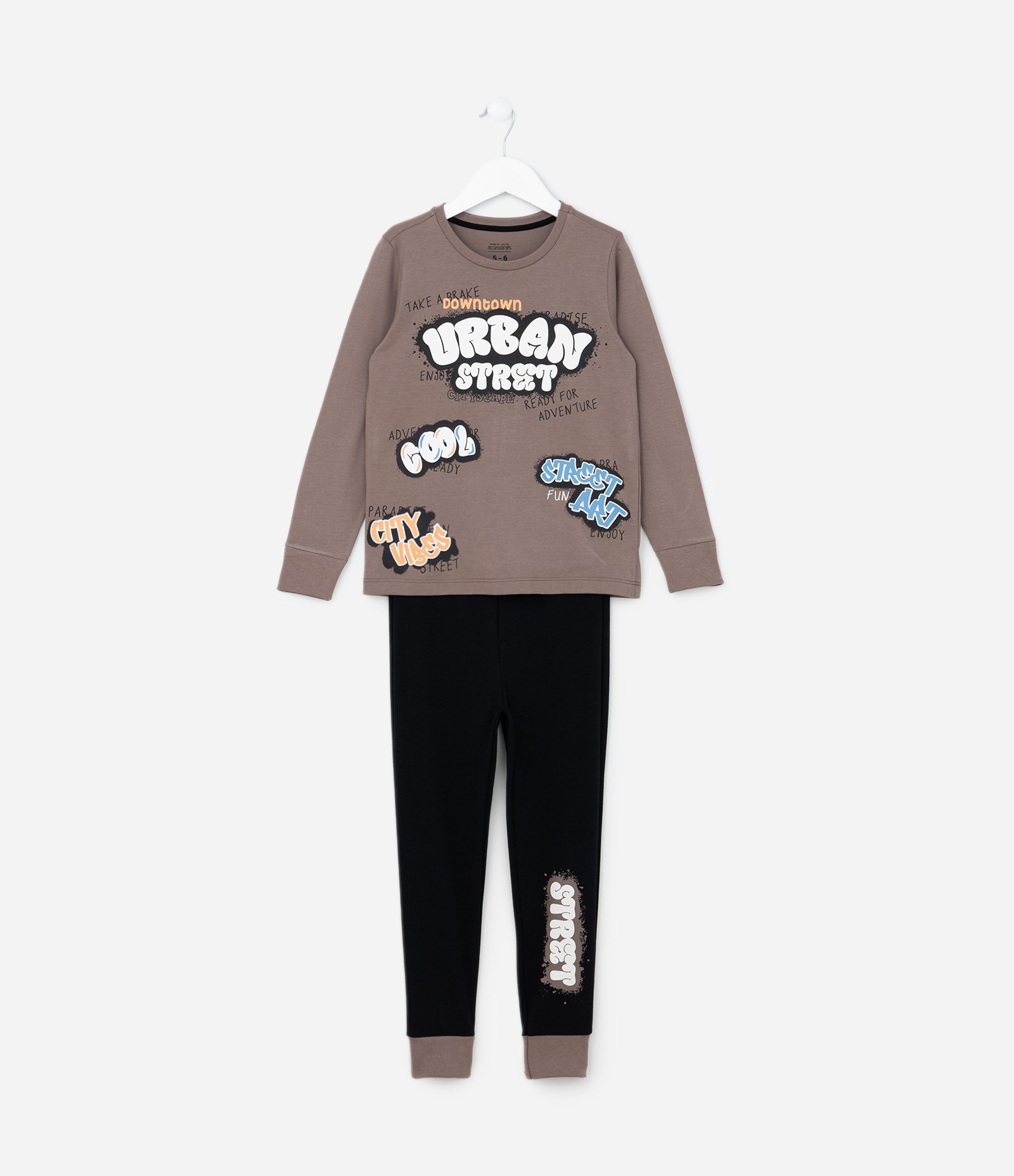 Pijama Infantil com Estampa Grafitada - Tam 5 a 14 Anos Marrom/Preto 1