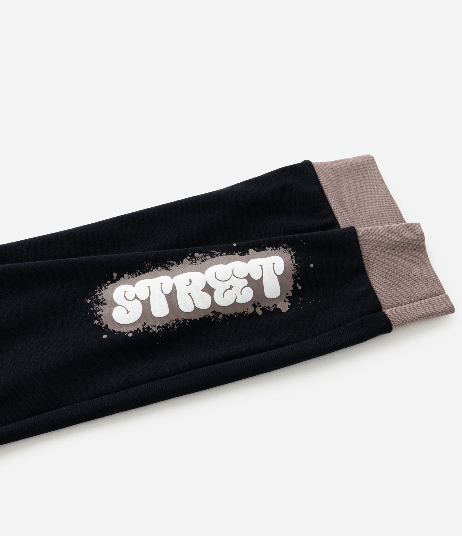 Pijama Infantil com Estampa Grafitada - Tam 5 a 14 Anos Marrom/Preto 6