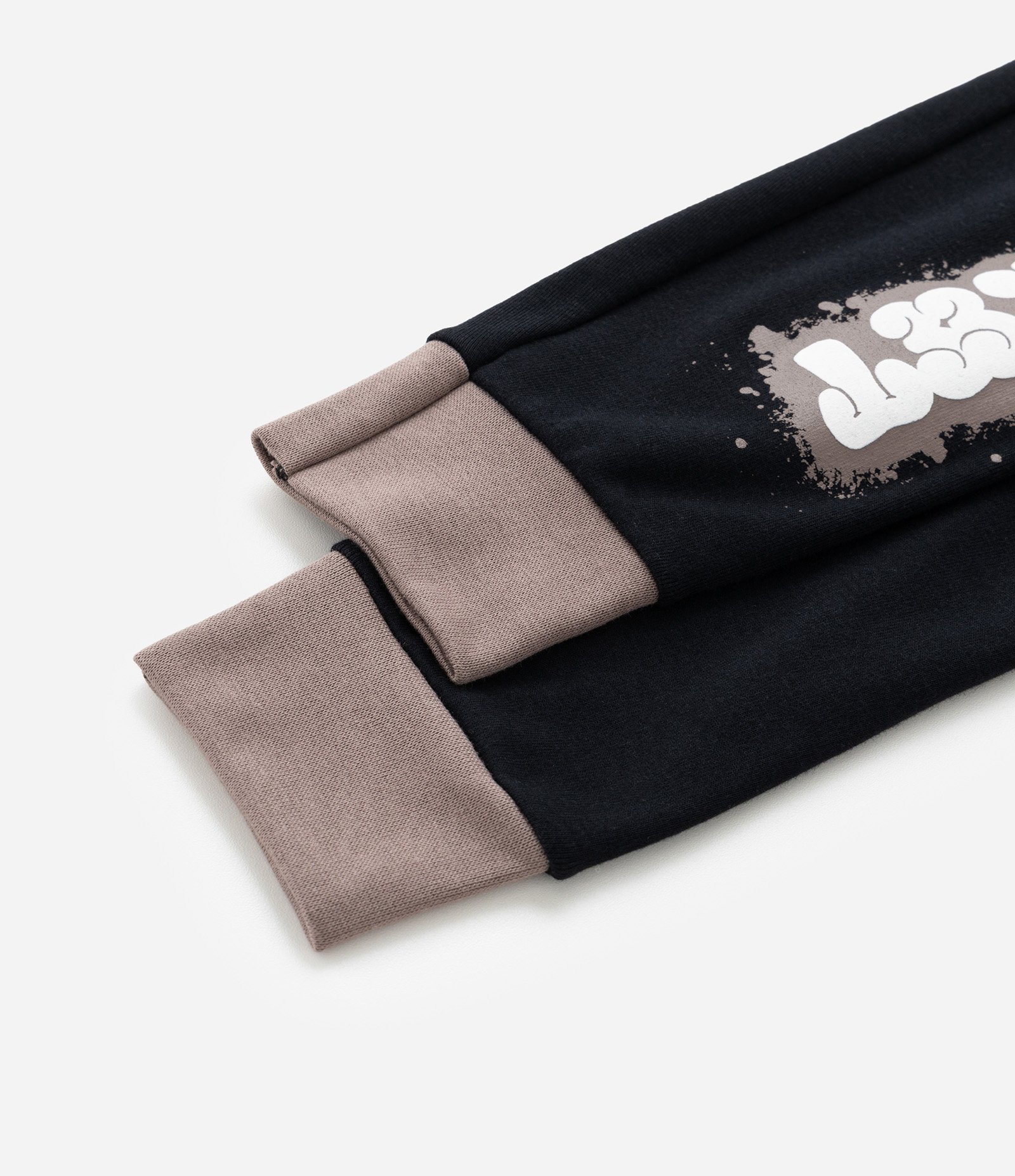 Pijama Infantil com Estampa Grafitada - Tam 5 a 14 Anos Marrom/Preto 7