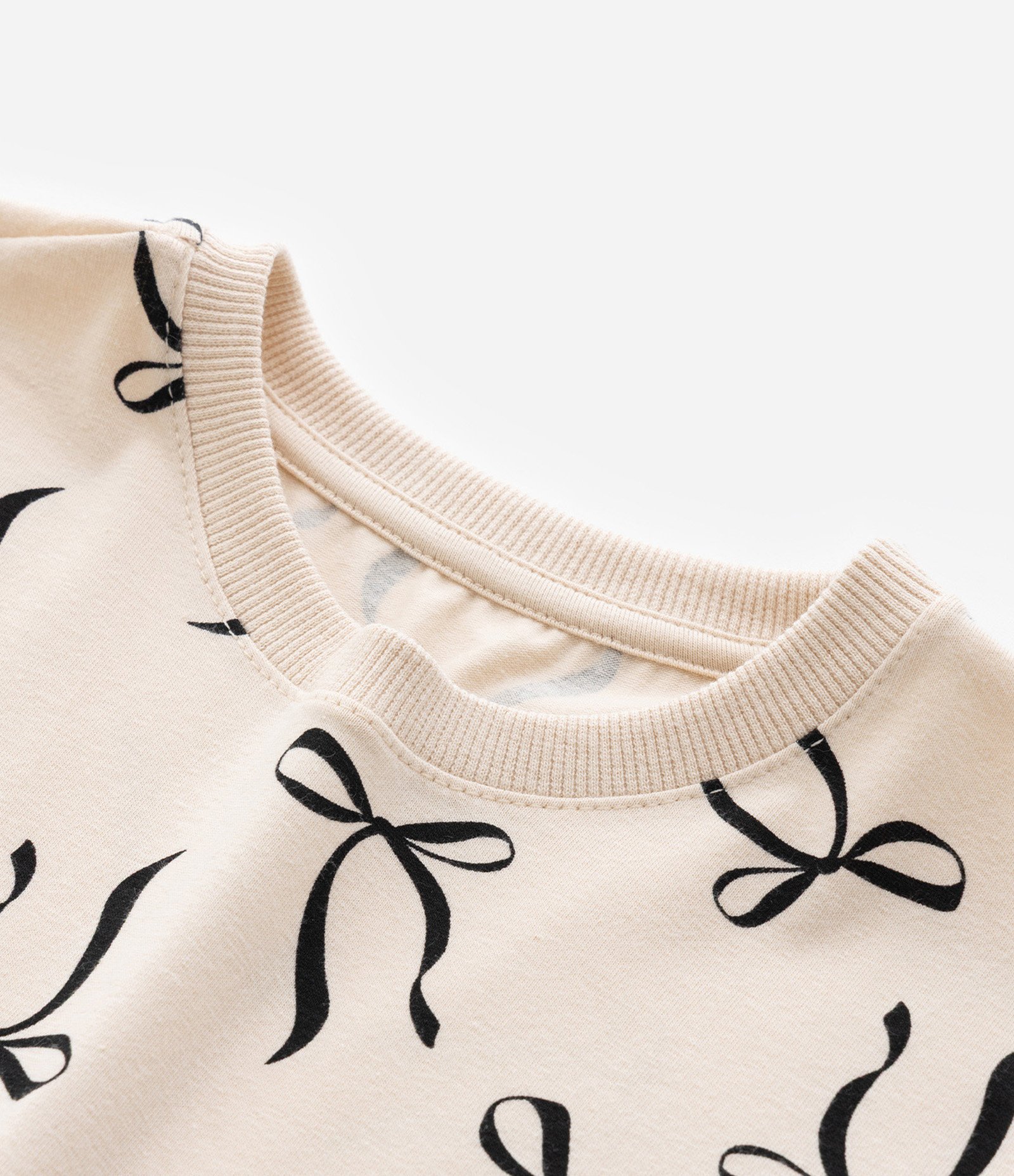 Camiseta Curta Infantil com Estampa Lacinhos - Tam 5 a 14 Anos Bege 4