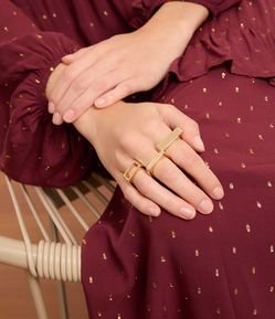 Kit 03 Anéis em Metal com Formato Quadrado e Detalhe Vazado