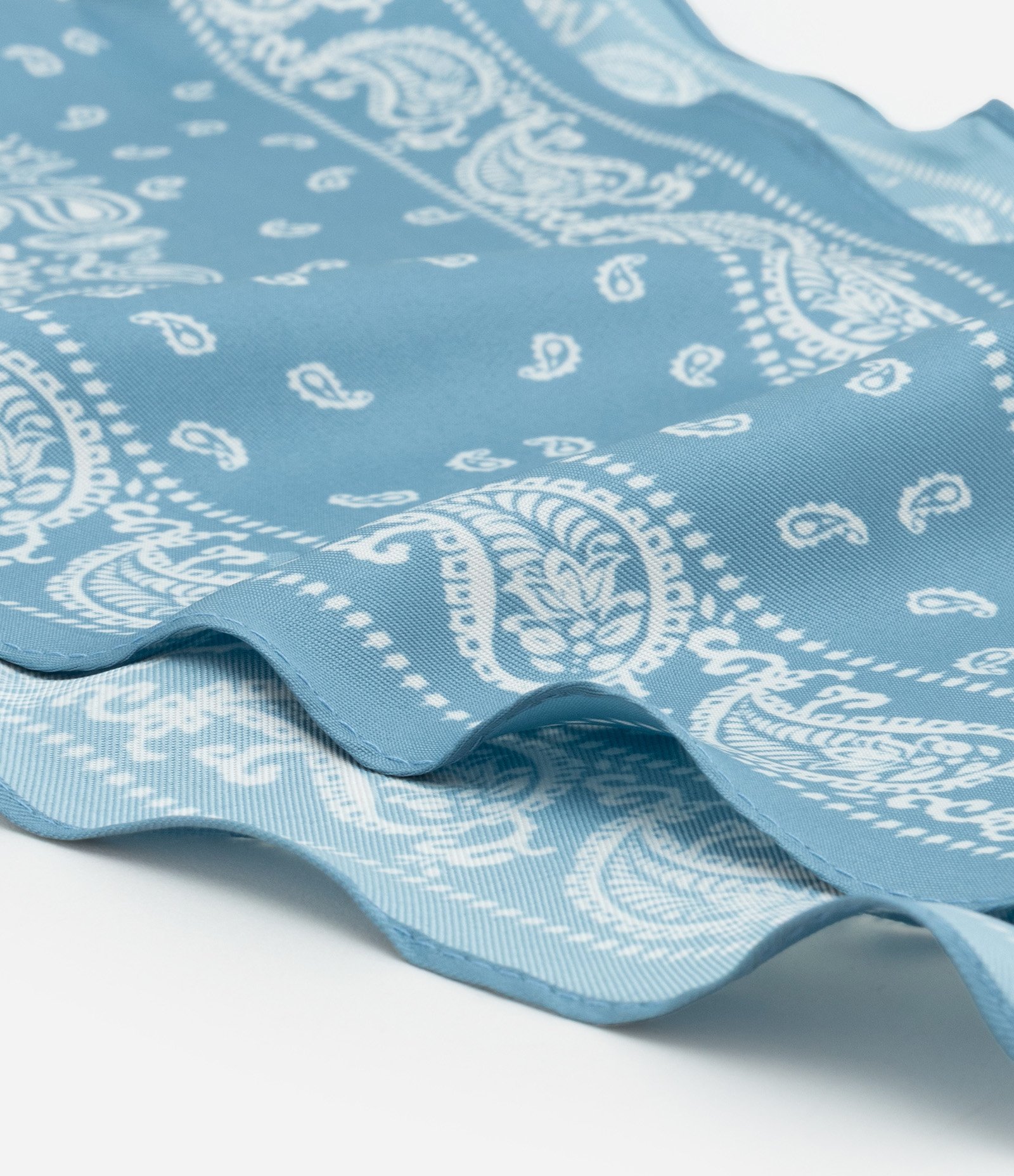 Lenço em Cetim com Estampa Paisley Azul 4